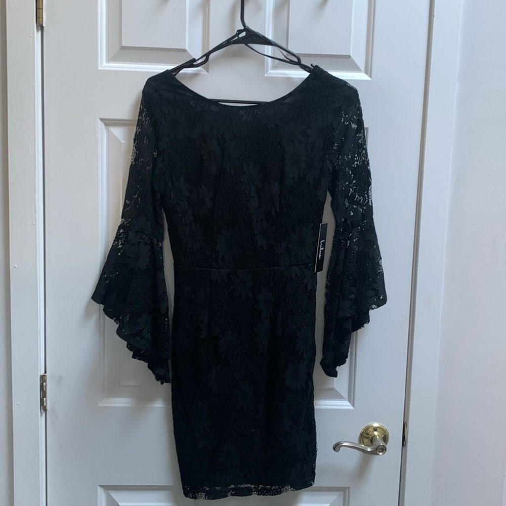 Lulus never worn lace sleeve dress